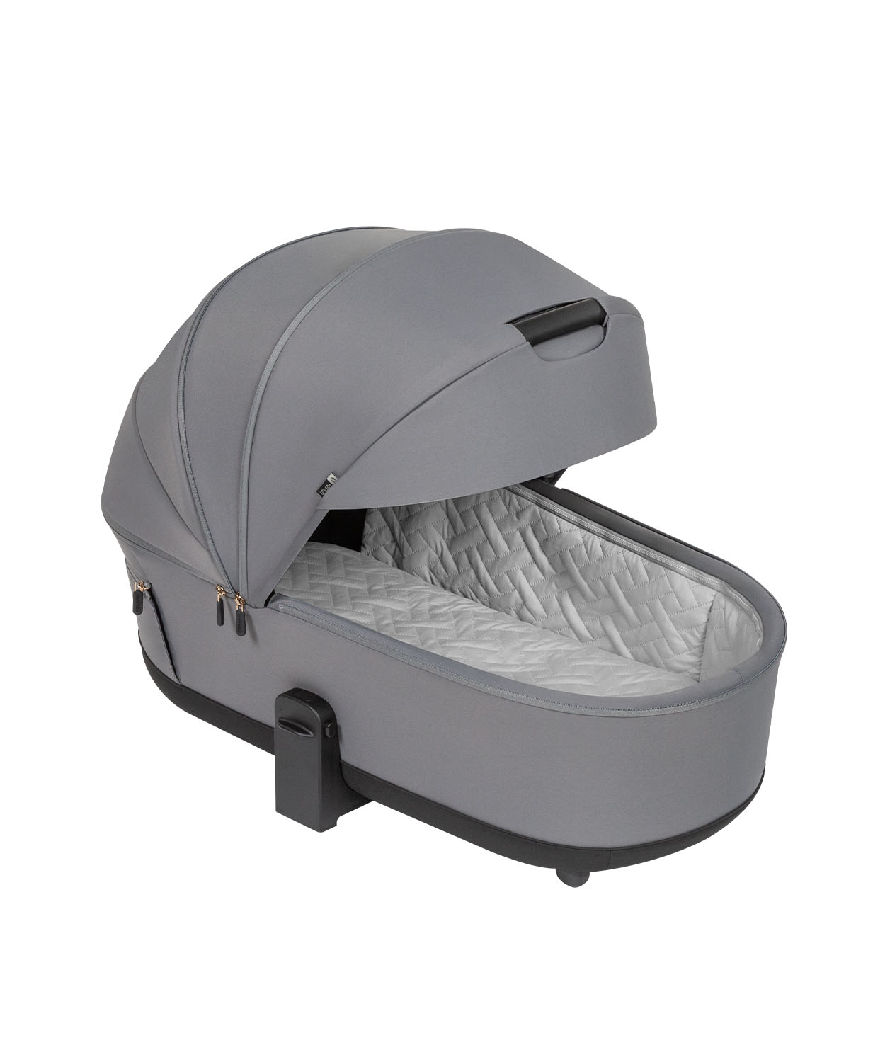 Cochecito universal Epica 3 en 1 2025 la Cuna está hecha de materiales combinados.